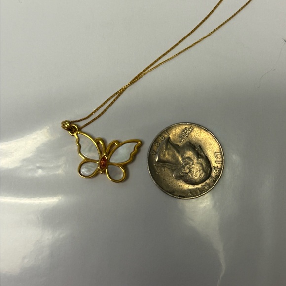18K Yellow Gold Mother of Pearl Butterfly Pendent Charm - Picture 6 of 9
